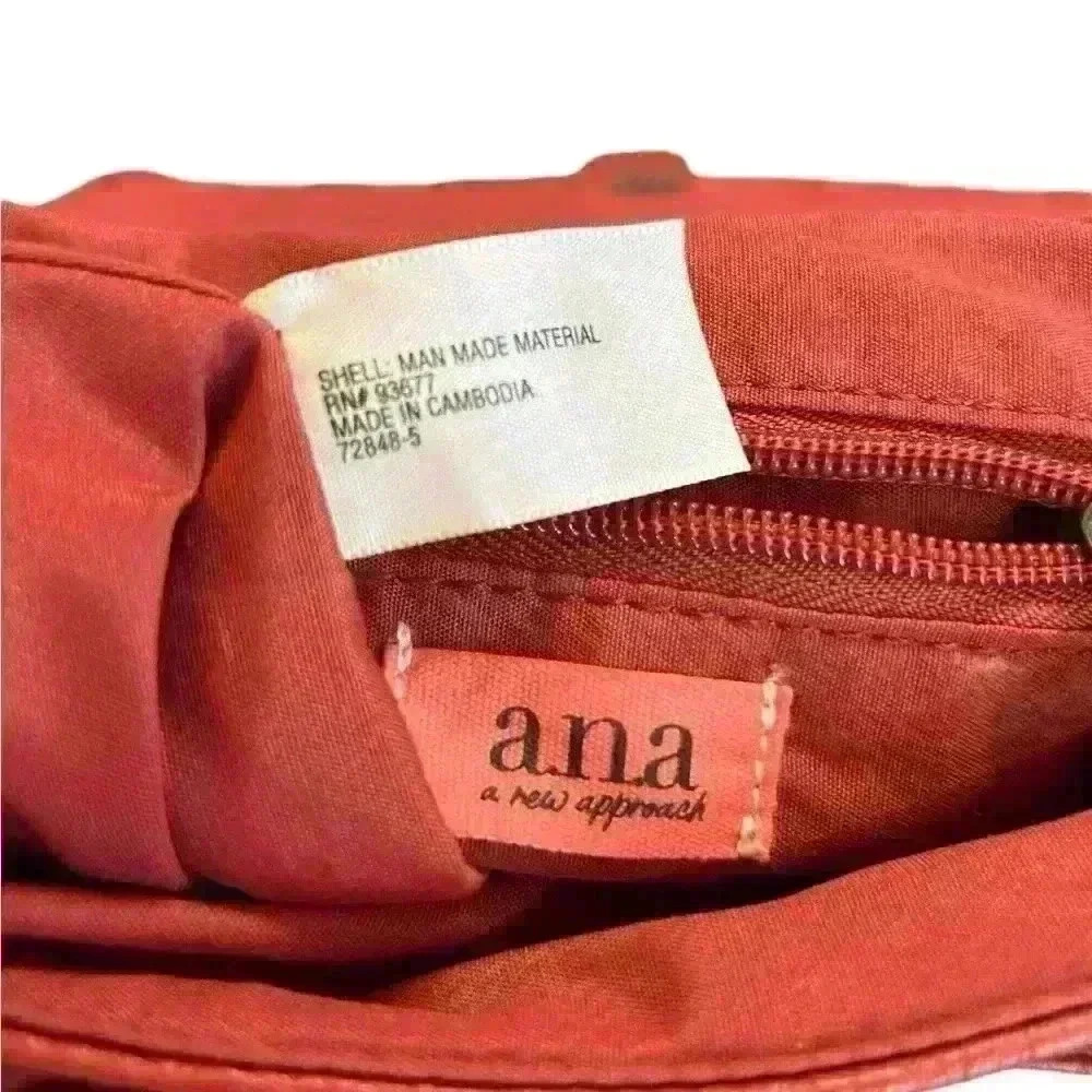 a.n.a medium PURSE W RED PEBBLED FAUX LEATHER TAN GUITAR STRAP - Picture 9 of 14